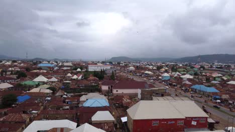 Vista-Aérea-De-Gran-Angular-De-La-Ciudad-De-Abuja-En-Nigeria