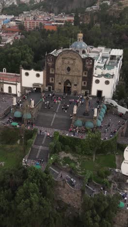 Antigua-Iglesia-En-La-Colina-De-La-Basílica-De-Guadalupe,-Ciudad-De-México,-Modo-Vertical