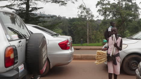 Kampala-city-street-vendors-at-a-stopped-traffic