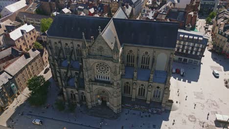 Basílica-De-Saint-aubin-En-La-Plaza-Place-Sainte-Anne,-Rennes-En-Francia