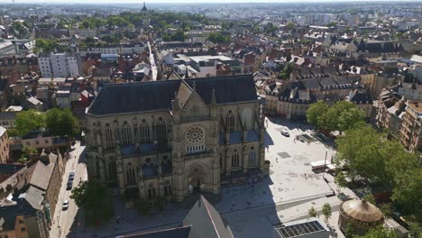 Basilica-Saint-Aubin-in-Place-Sainte-Anne-square,-Rennes-in-France