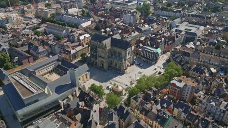 Basilica-Saint-Aubin-in-Place-Sainte-Anne-square-and-Jacobins-convent,-Rennes-in-France