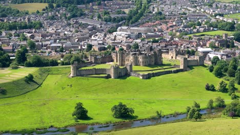 Luftaufnahmen-Von-Alnwick-Castle-In-Northumberland-Im-Sommer