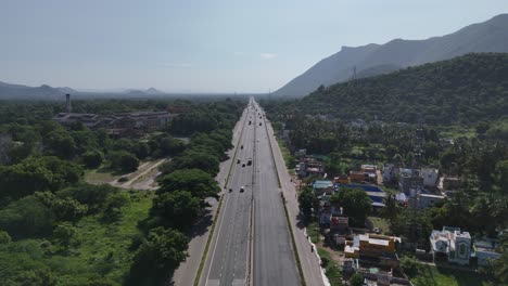 Reibungsloser-Verkehrsfluss-Auf-Der-Autobahn-Chennai-Hosur,-Aufgenommen-Von-Oben