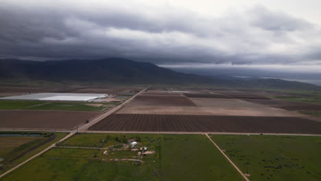 Aerial-shot-of-farmland-in-Tehachapi,-California