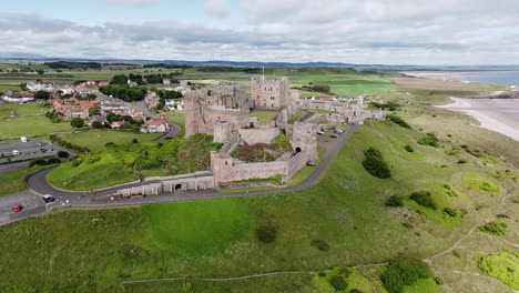 Imágenes-Aéreas-Del-Castillo-De-Bamburgh-En-Verano.