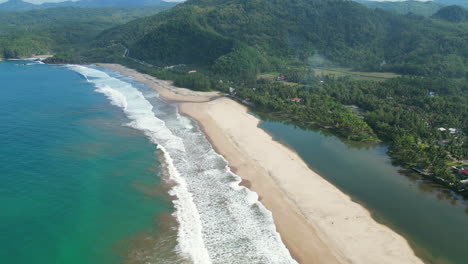 Seguimiento-De-ángulo-Alto-Sobre-La-Playa-De-Soge-Beach-Cerca-De-Pacitan-Java-Indonesia