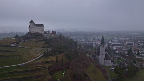 Toma-Aérea-Del-Castillo-De-Gutenberg-Y-La-Calle