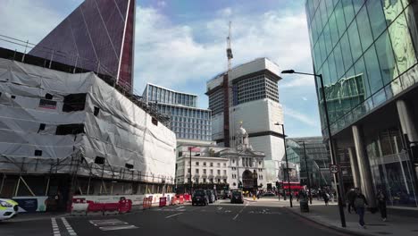 Cityscape-of-modern-buildings-under-construction-in-Victoria,-London