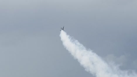 Blue-Angels-Jet-Luft-Stunt-Flip-In-Der-Luft-Flughafen-Airshow-Zeitlupe