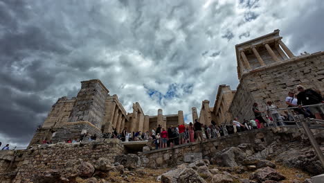 Menschenmenge-Schlange-Vor-Dem-Archäologischen-Akropolismuseum-In-Athen