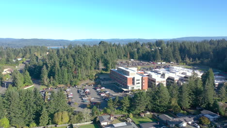 Bay-Area-Hospital-in-Coos-Bay,-Oregon,-Drone-flying-towards-medical-building