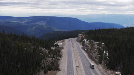 Entdecken-Sie-Die-Natürliche-Schönheit-Von-BC-Auf-Dem-Highway-97C