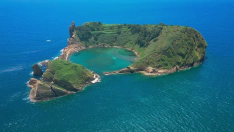 The-vila-franca-islet-in-são-miguel-surrounded-by-blue-ocean,-aerial-view