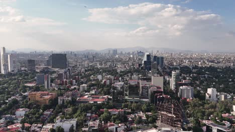 Beeindruckende-Luftaufnahmen-Von-Mexiko-Stadt-An-Einem-Sonnigen-Nachmittag