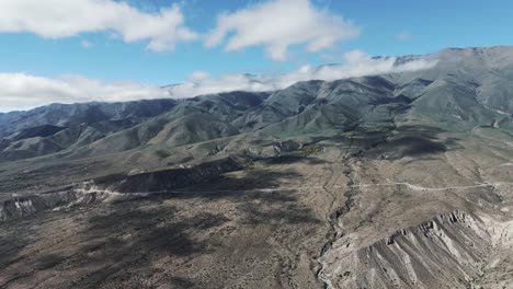 Aerial-footage-of-the-arid-mountainous-landscape-of-Amaicha-del-Valle-in-Tucumán,-Argentina