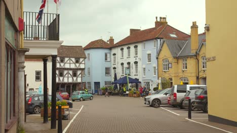 La-Vida-De-La-Ciudad-En-El-Centro-De-La-Aldea-De-Axbridge-En-Somerset,-Inglaterra.