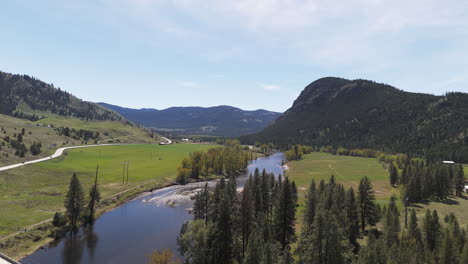 Erleben-Sie-Die-Ruhigen-Aussichten-Auf-Dem-Highway-3-BC