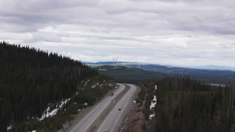 Erleben-Sie-Die-Schönheit-Des-Gebirgspasses-Des-Highway-97c