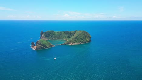 Vila-Franca-Islet-in-Sao-Miguel,-Azores-with-blue-ocean-and-boat-aerial-view