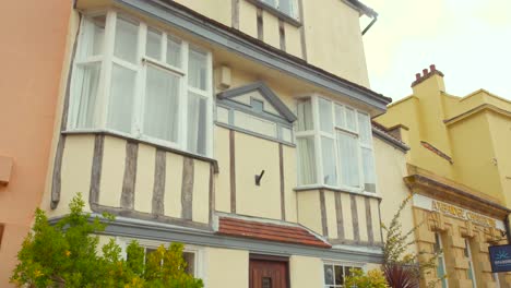 Historic-half-timbered-house-in-Axbridge,-England-on-a-cloudy-day,-close-up-view