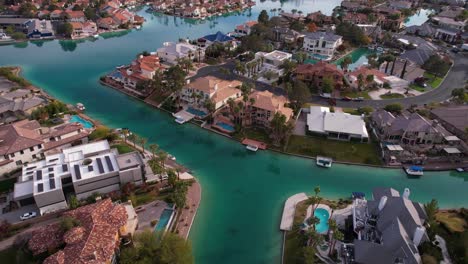 Aerial-View-of-Million-Dollar-Mansions-in-The-Lakes-Rich-Neighborhood-of-Las-Vegas-USA