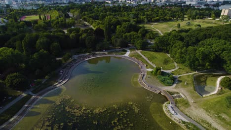 Reveal-shot-of-Warsaw-skyline,-aerial-drone-view