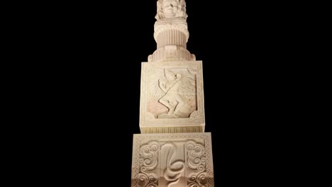 Tallas-Artísticas-De-Piedra-Del-Dios-Santo-Hindú-Señor-Shiva-Al-Aire-Libre-Por-La-Noche-El-Video-Se-Toma-En-El-Corredor-Del-Templo-Mahakaleshwar-Mahakal-Ujjain-Madhya-Pradesh-India