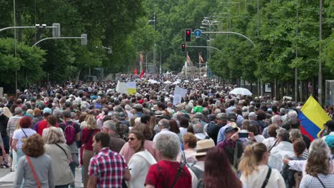 Miles-De-Manifestantes-Marchan-En-El-Centro-De-Madrid-Para-Defender-La-Sanidad-Pública