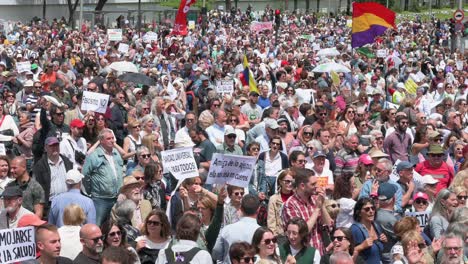 Thousands-of-people-demonstrated-to-defend-public-healthcare-in-Spain