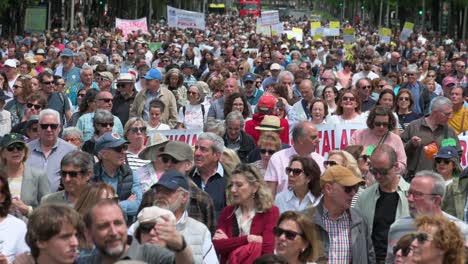 Miles-De-Manifestantes-Marchan-En-El-Centro-De-Madrid-Para-Defender-La-Sanidad-Pública.