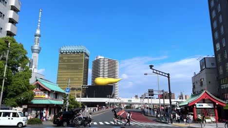 Paisaje-Urbano-De-Tokio-Con-La-Icónica-Cervecería-Asahi-Y-El-Tokyo-Skytree-En-Un-Día-Claro-Y-Soleado