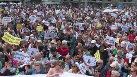 Miles-De-Personas-Se-Manifestaron-En-España-Para-Defender-La-Sanidad-Pública.