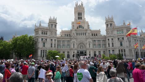 Miles-De-Manifestantes-En-La-Plaza-De-Cibeles-De-Madrid-Y-Frente-Al-Palacio-De-Cibeles-Defendiendo-La-Sanidad-Pública.