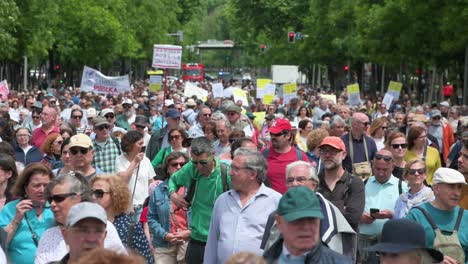 Marching-through-Madrid's-downtown,-thousands-of-protesters-defend-public-healthcare