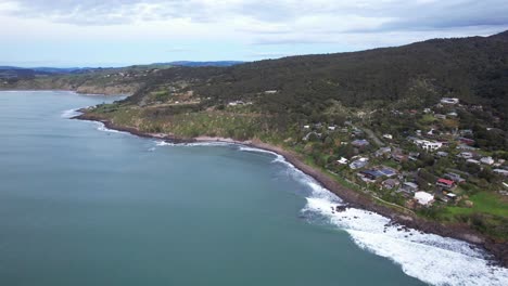 Casas-De-Vacaciones-Frente-Al-Mar-En-Whale-Bay,-Cerca-De-Raglan-En-Waikato,-Isla-Norte,-Nueva-Zelanda