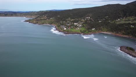 Paraíso-Frente-A-La-Playa-De-Whale-Bay---Casas-De-Vacaciones-En-Raglan,-Waikato,-Nueva-Zelanda