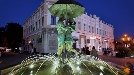 A-fountain-with-a-sculpture-of-a-couple-under-an-umbrella-in-Crimea,-Russia