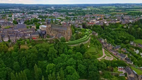 Kirche-Saint-Leonard-De-Fougères,-Bretagne-In-Frankreich