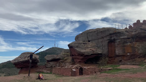 Beeindruckende-Aufnahme-Einiger-Dünen-In-Einem-Kleinen-Dorf-In-Cuenca,-Spanien