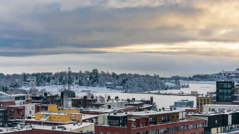 Timelapse-of-sea-fog-moving-over-the-Gulf-of-Finland,-winter-evening-in-Helsinki