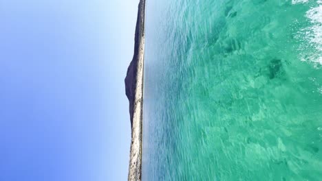 Sailing-on-clear-blue-water-in-the-Sea-Of-Cortez,-Baja-California-Sur,-Mexico