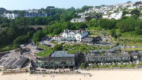 Carbis-Bay-Hotel-and-Estate-Along-the-Pristine-Beach-in-Cornwall,-UK