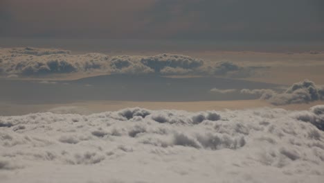 Luftbild-Hyperlapse:-Weiße-Wolken-Rollen-Wie-Riesige-Meereswellen