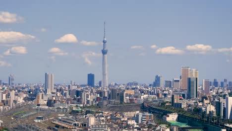 Timelapse-De-Panorámica-Rápida-Sobre-El-Panorama-De-Tokio-Con-Skytree-En-La-Distancia