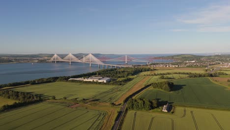 Adelante-Puentes-De-Carretera-Con-Vista-De-Granjas-Y-Autopistas