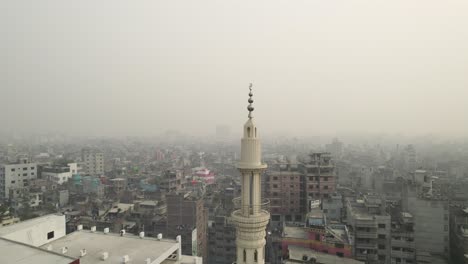 Orbit-shot-of-a-Minaret-of-a-mosque-located-in-Dhaka-City,-Bangladesh-