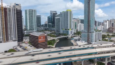 Miami,-Florida-skyline-hyper-lapse