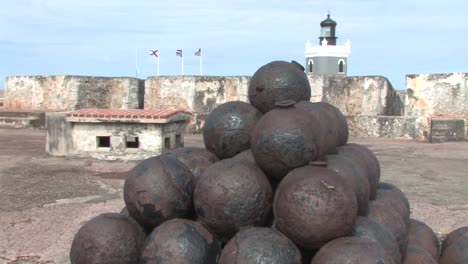 Exploring-Castillo-San-Felipe-del-Morro-in-Old-San-Juan