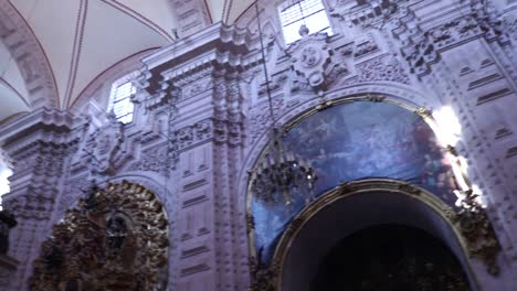 Inside-view-of-the-Catedral-of-Tasco-in-Mexico,-focus-on-the-architectual-decoration,-art-and-sculptures-in-the-walls,-the-chandelier-design-and-the-space-of-its-architecture